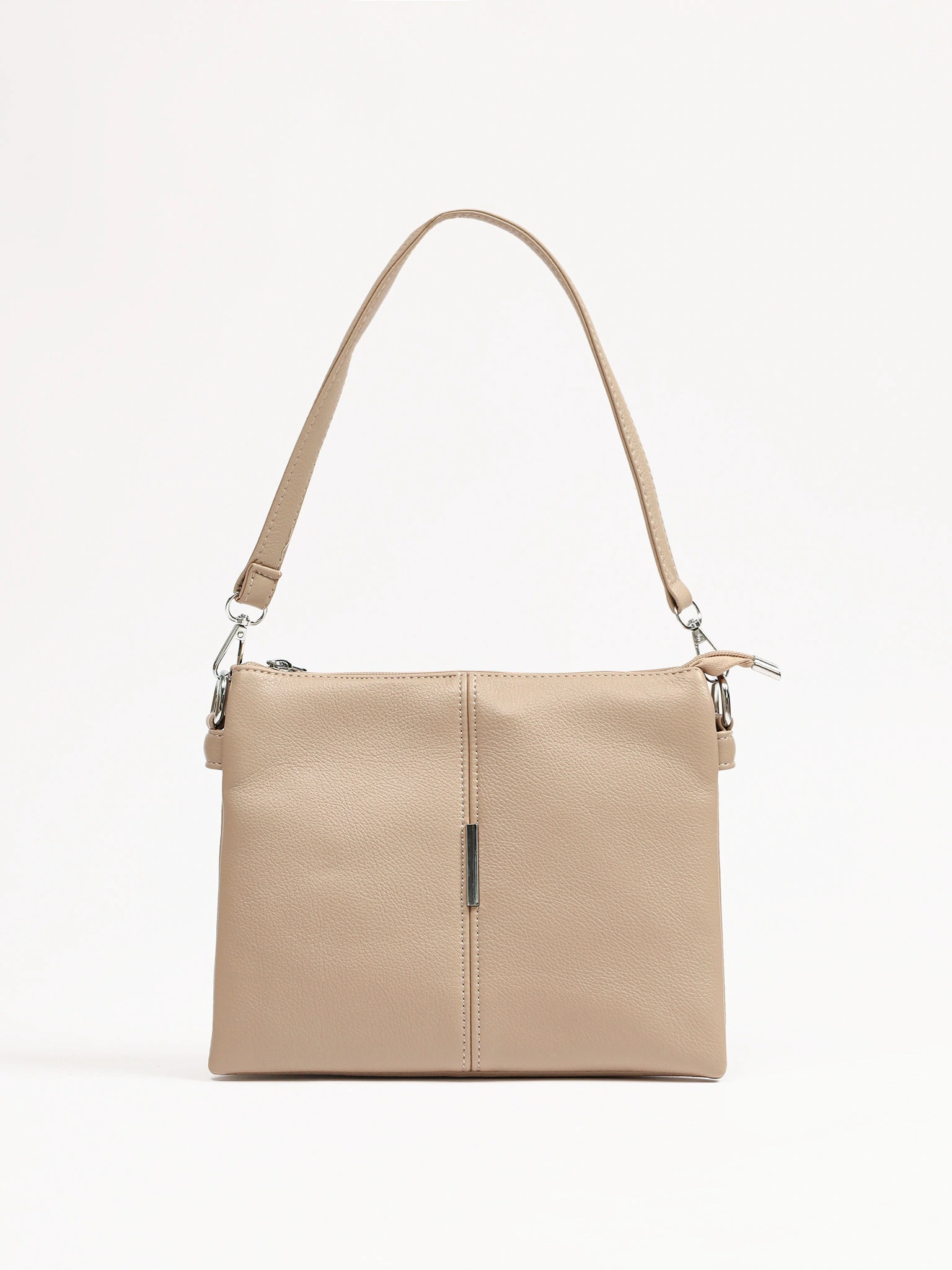 Сумка-кроссбоди с декоративным патчем в ассортименте